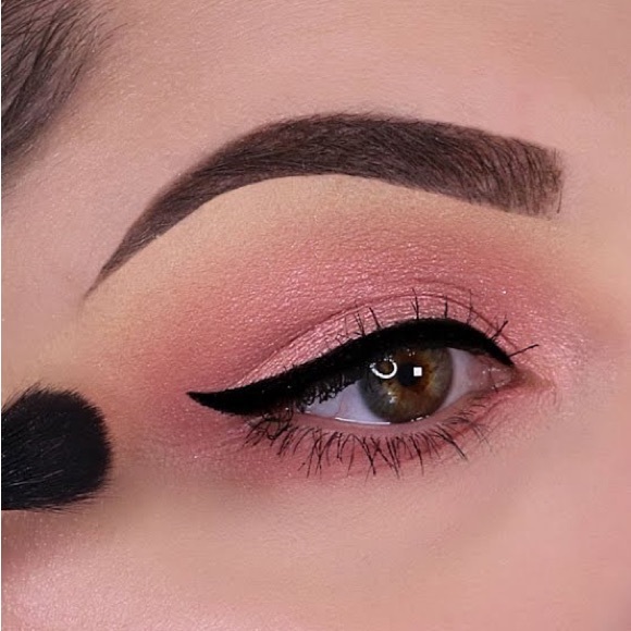 NIB - MAC - SATIN Eyeshadow - GIRLIE - Picture 12 of 16